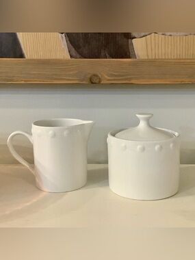 Casual Settings by Oneida Evening Pearl Sugar and Creamer Set